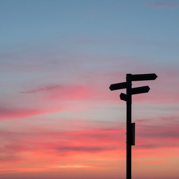 How Behavioral Economics Explains Risk Taking: The Psychology Behind Irrational Decisions — Photo by Javier Allegue Barros on Unsplash